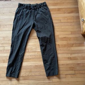 Size 6, olive green, Lululemon On The Fly pants